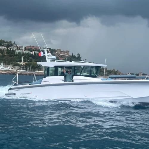 Taxi bateau Axopar en navigation sur la Côte d'Azur — transfert maritime rapide